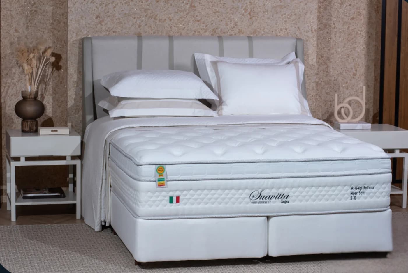 Conjunto Box Suavitta Queen branco com pillow top em quarto sofisticado
